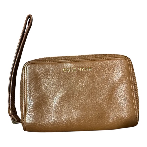 Cole Haan Handbags - ❤️Cole Haan Tan Leather Wristlet